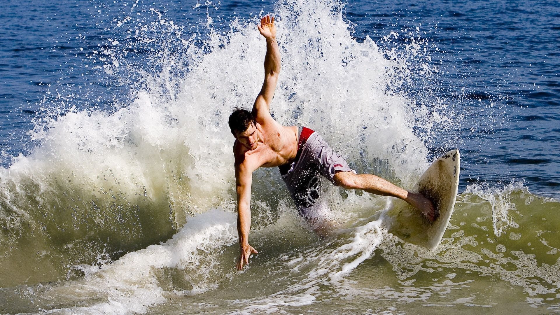 开云官方网页登录-_海底漫步体验：潜入海底探奇冒险_，kimmy海底探险